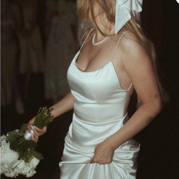 Like New Cleo Wedding Gown by Alexandra Grecco - Size 8 - Picture 8 of 11